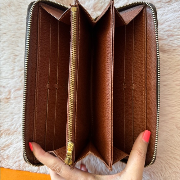 Louis Vuitton monogram zippy wallet - Picture 8 of 13